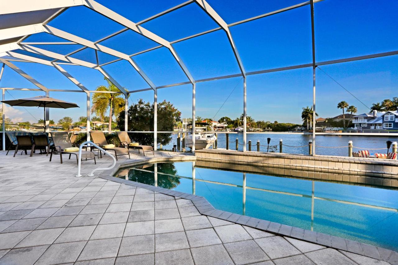 | Villa Dolphin
