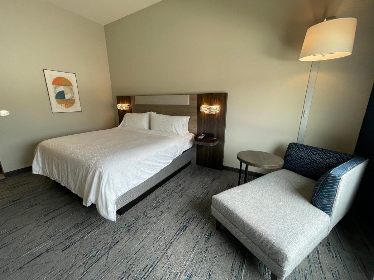 King Room - Mobility Access/Roll in Shower - Non-Smoking at Holiday Inn Express & Suites Ft. Smith Airport by IHG
