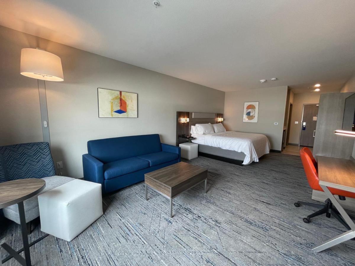 King Suite - Non-Smoking at Holiday Inn Express & Suites Ft. Smith Airport by IHG