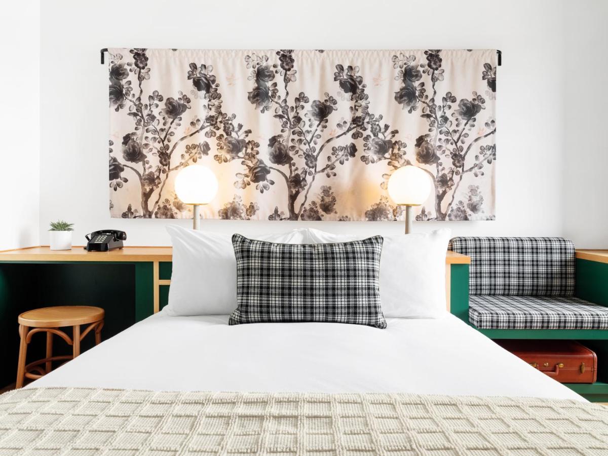 Queen Room at Hotel Grand Stark