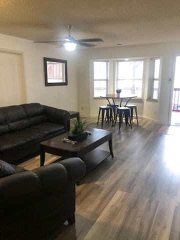 Premier Queen Suite - Non-Smoking at THE BRANSINN Entertainment District