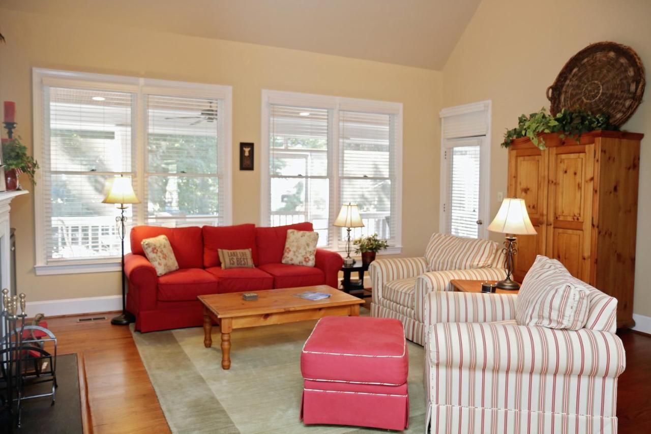  | Enjoy our outdoor Tv and screened porch at Marina Cottage