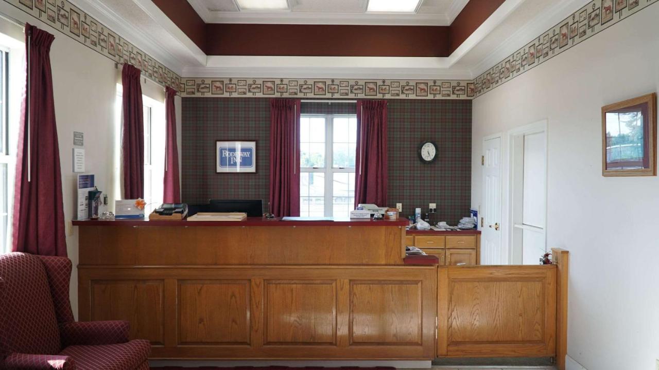 | Rodeway Inn