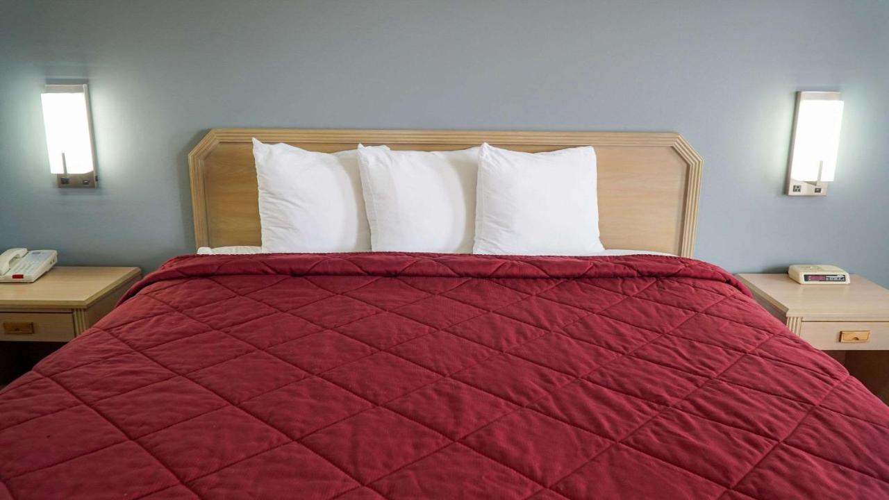 | Rodeway Inn