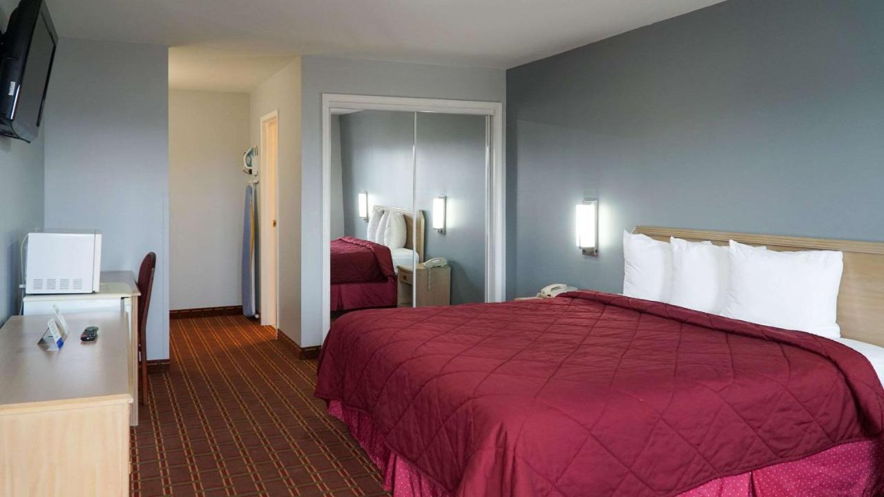 | Rodeway Inn