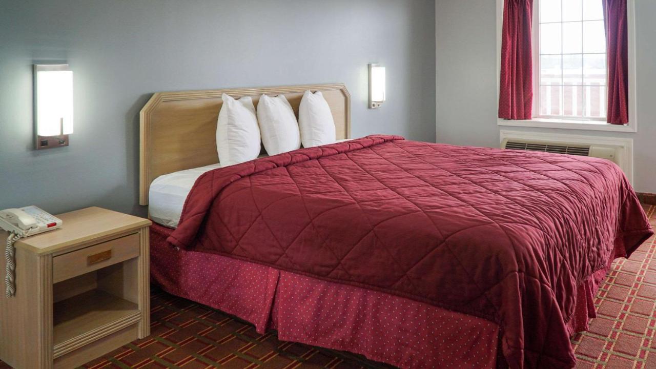 | Rodeway Inn