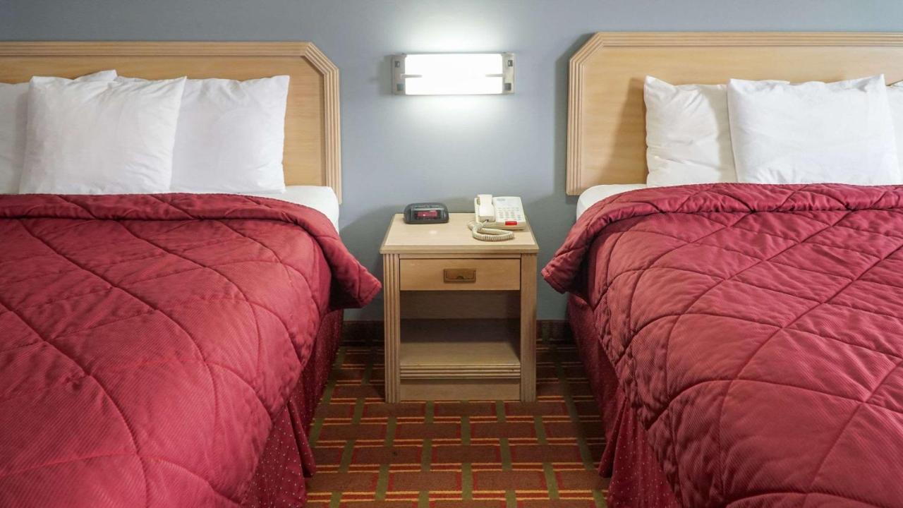 | Rodeway Inn