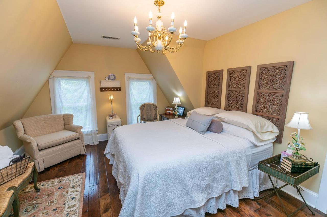 | Riverside Gables Bed and Breakfast