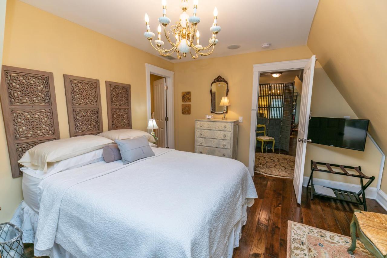 | Riverside Gables Bed and Breakfast