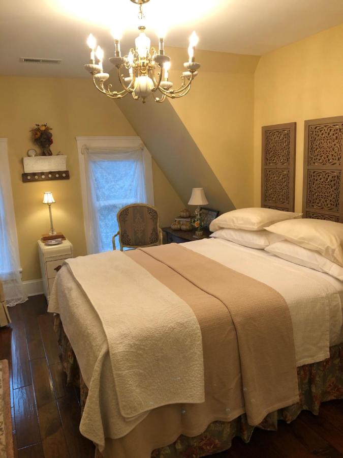 | Riverside Gables Bed and Breakfast