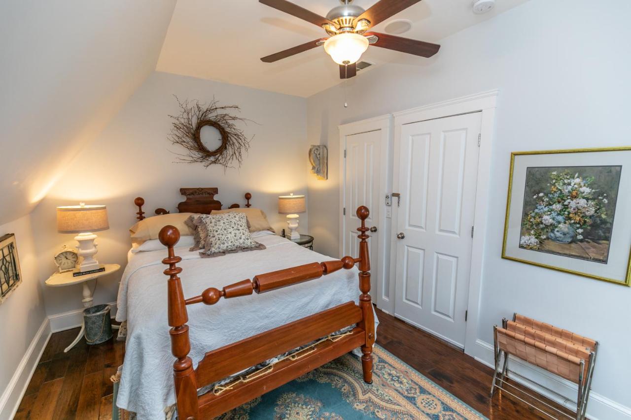 | Riverside Gables Bed and Breakfast