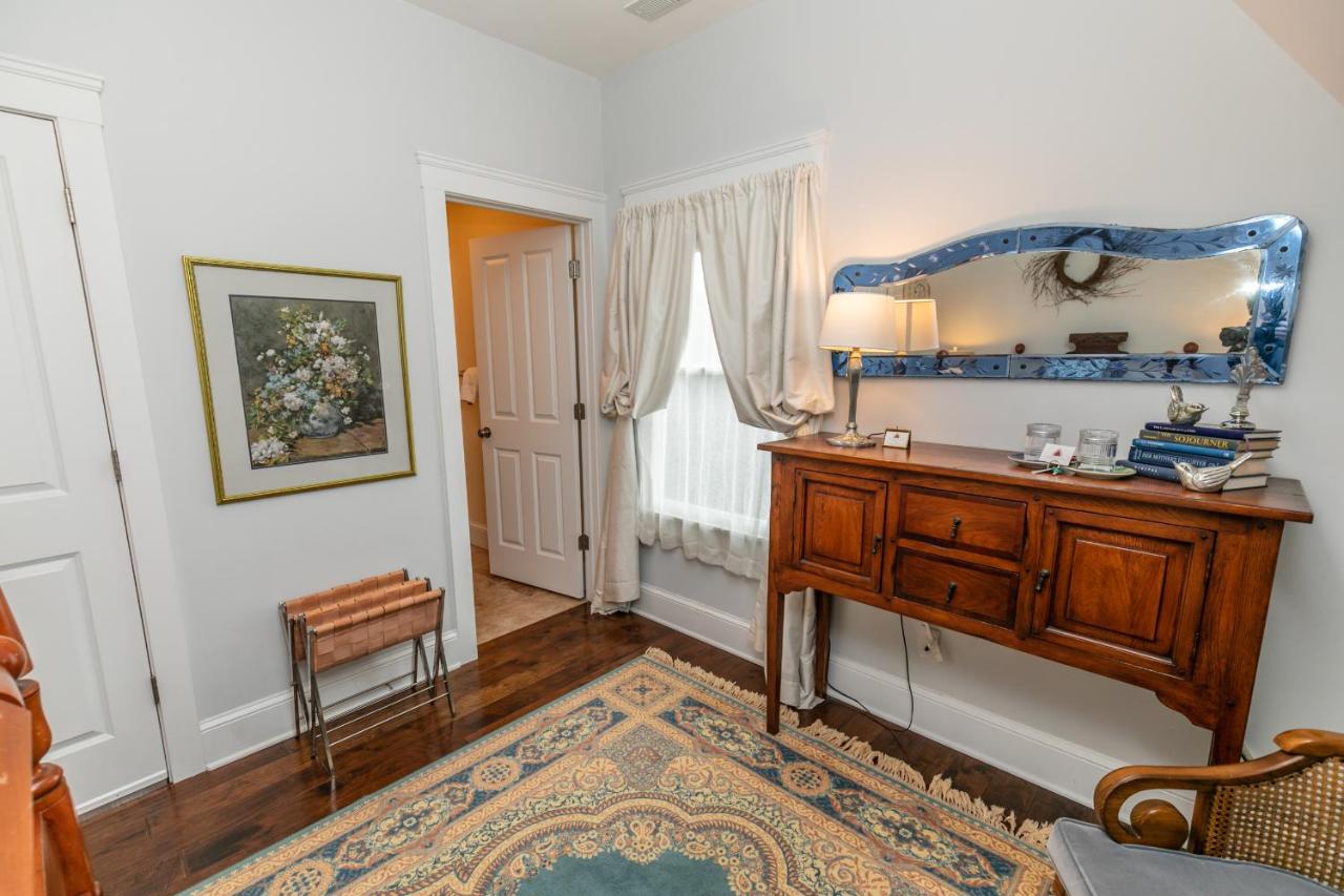 | Riverside Gables Bed and Breakfast