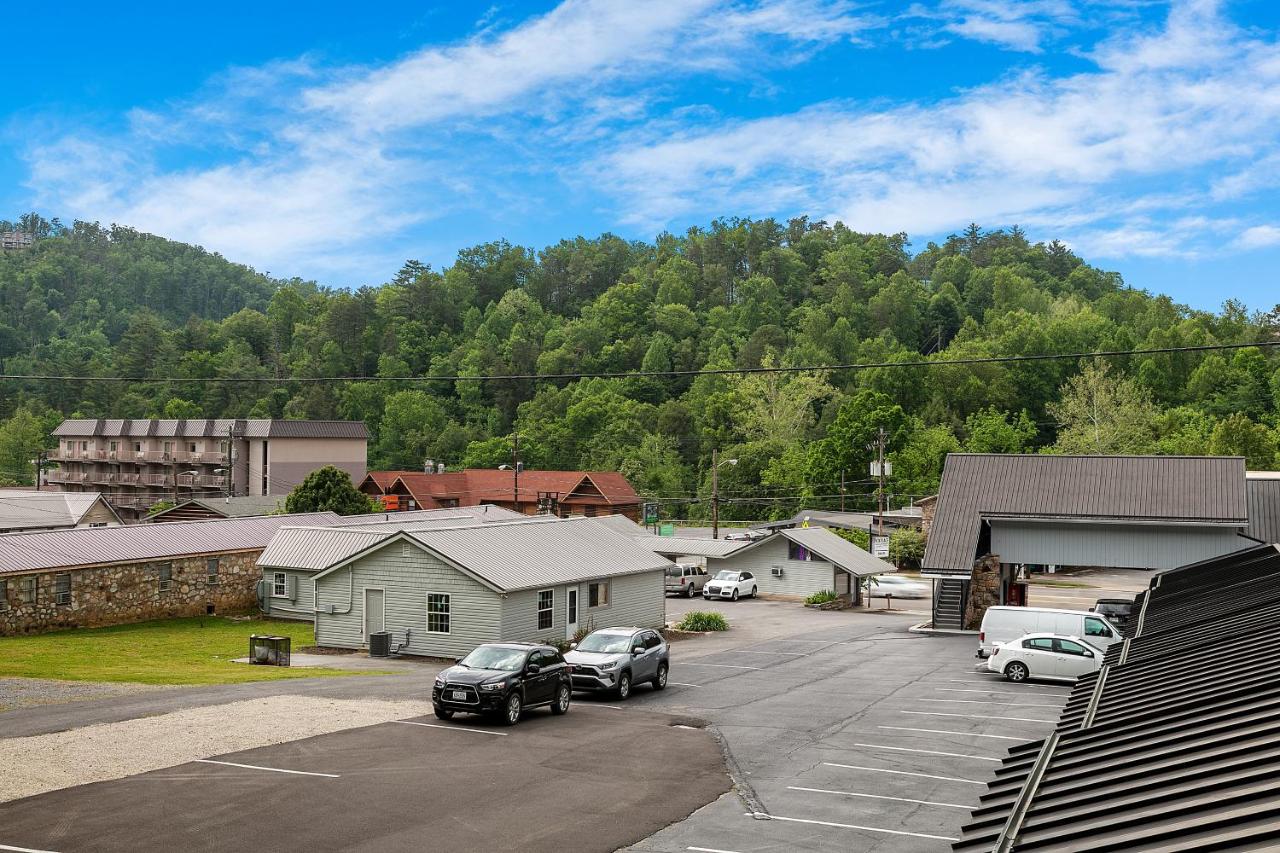 | Gatlinburg Mountain Inn