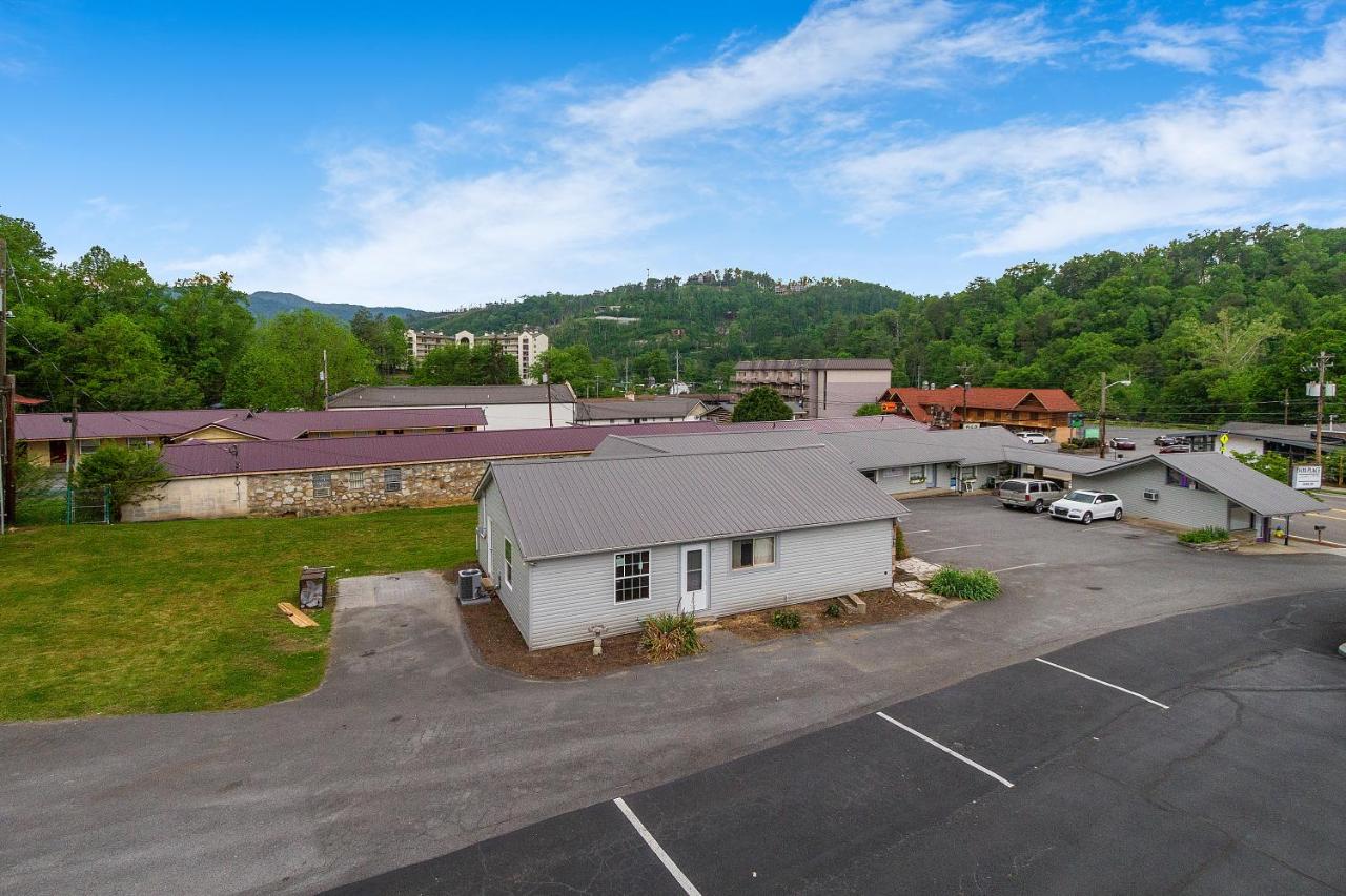 | Gatlinburg Mountain Inn