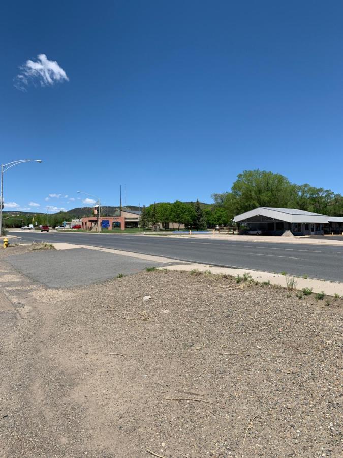 | Raton’s Peak Inn
