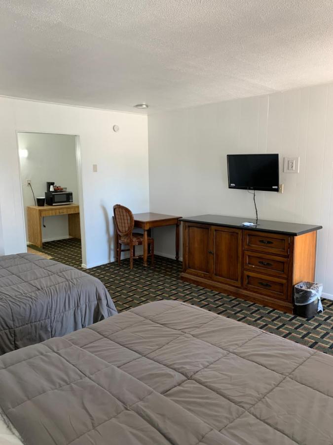 | Raton’s Peak Inn