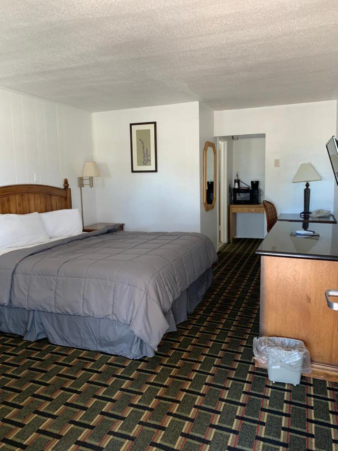 | Raton’s Peak Inn