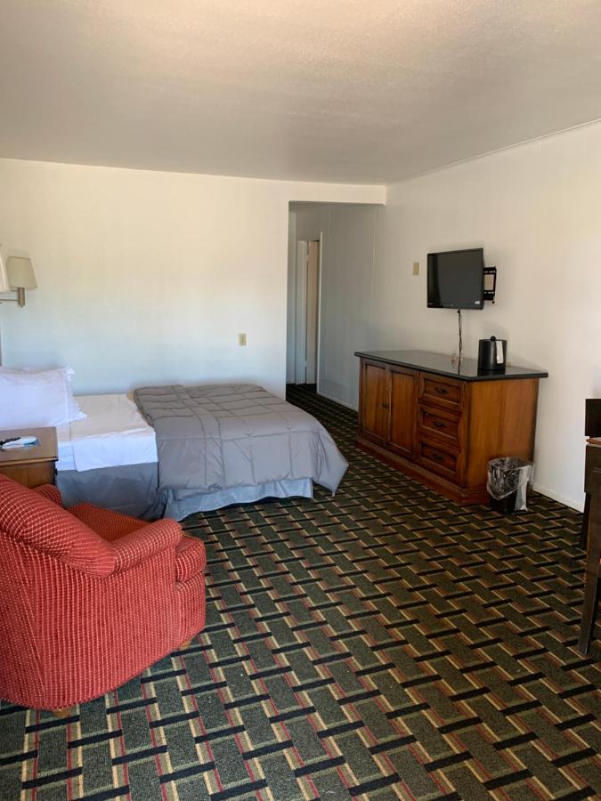 | Raton’s Peak Inn