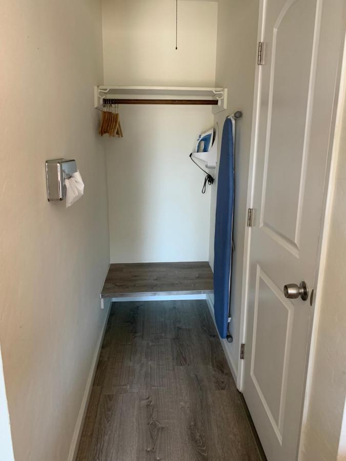 | Redwood Inn
