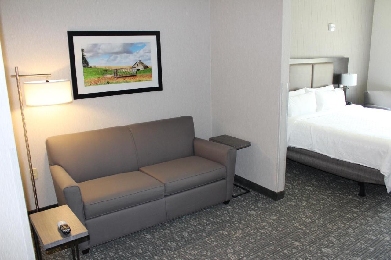 | Holiday Inn Express & Suites Cheney, an IHG Hotel
