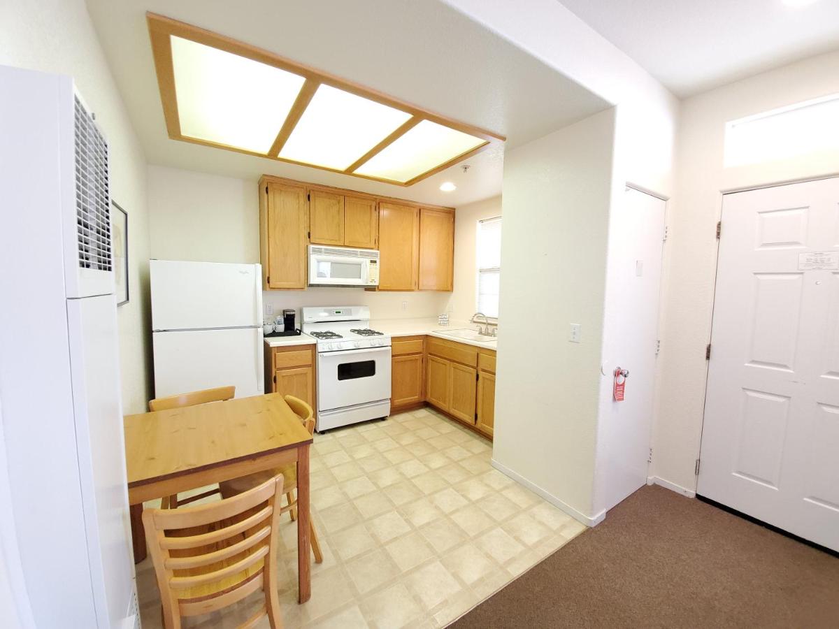 One-Bedroom Suite at Pacific Plaza Hotel