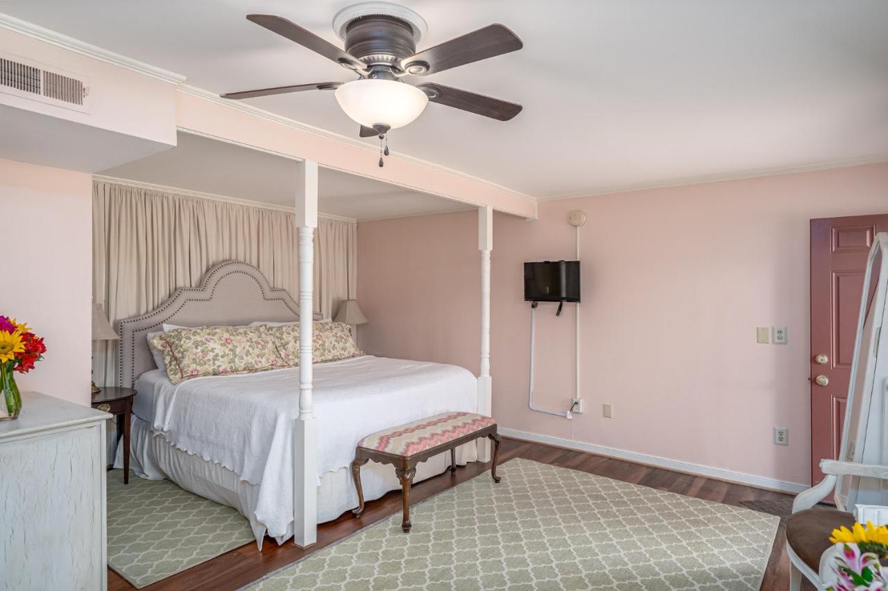 | Cedars of Williamsburg Bed & Breakfast
