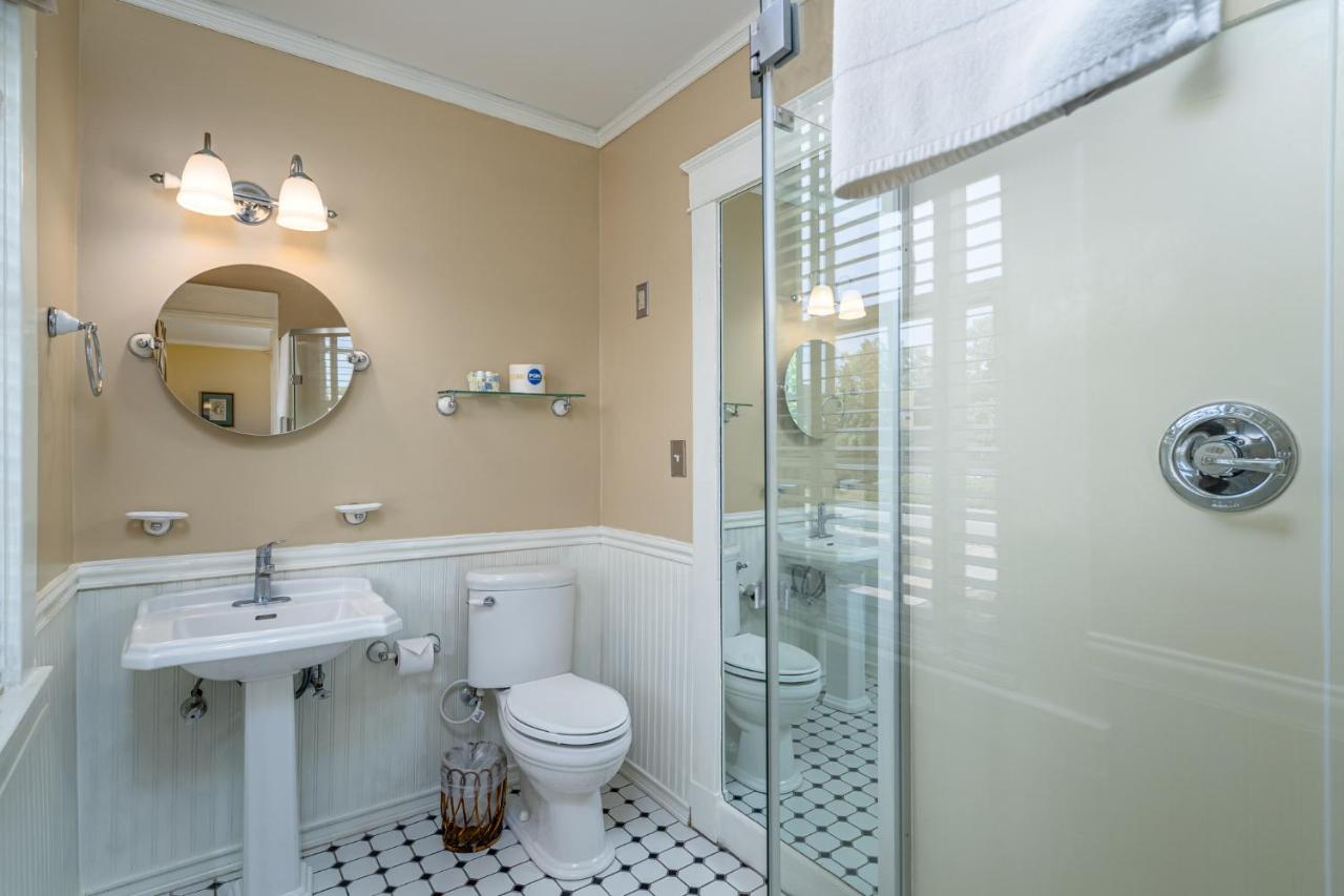 | Cedars of Williamsburg Bed & Breakfast