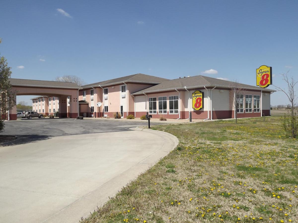 | Super 8 by Wyndham Iola KS