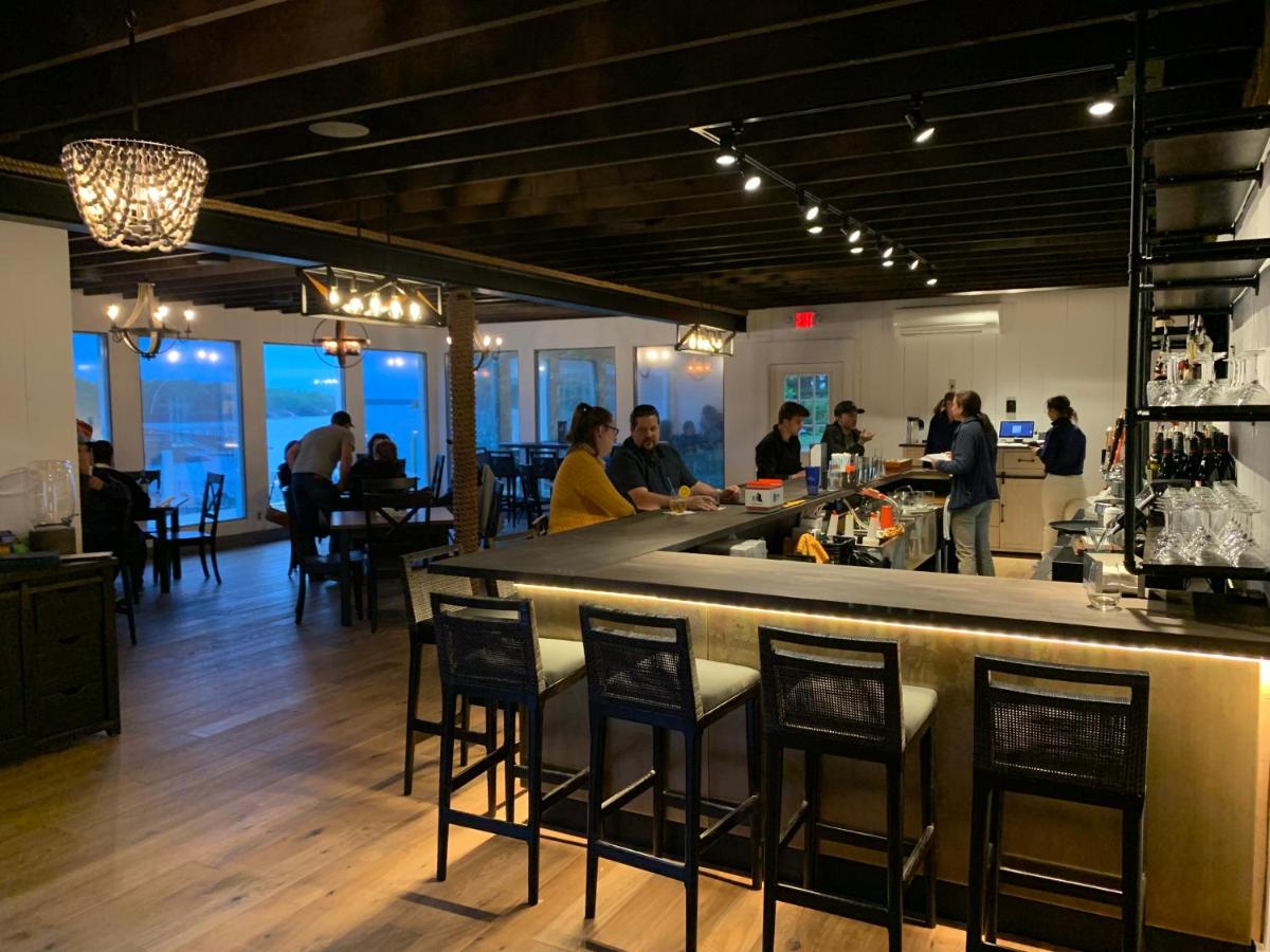 | Smuggler's Cove Inn