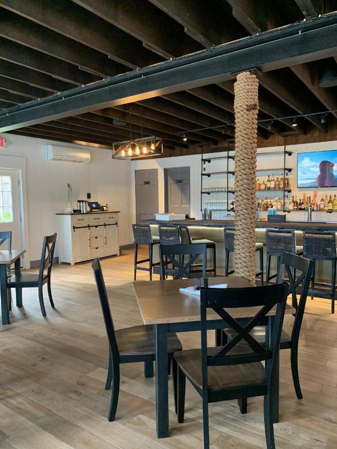 | Smuggler's Cove Inn