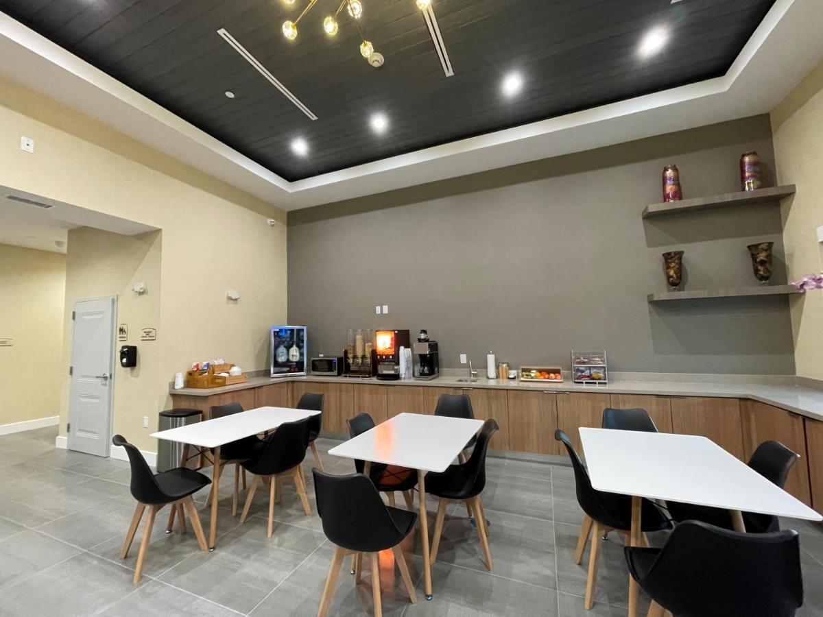 | Palace Inn Blue Houston East Beltway 8