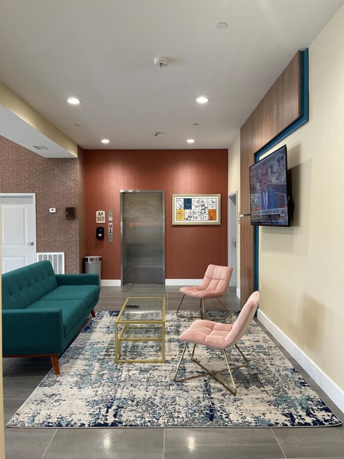 | Palace Inn Blue Houston East Beltway 8
