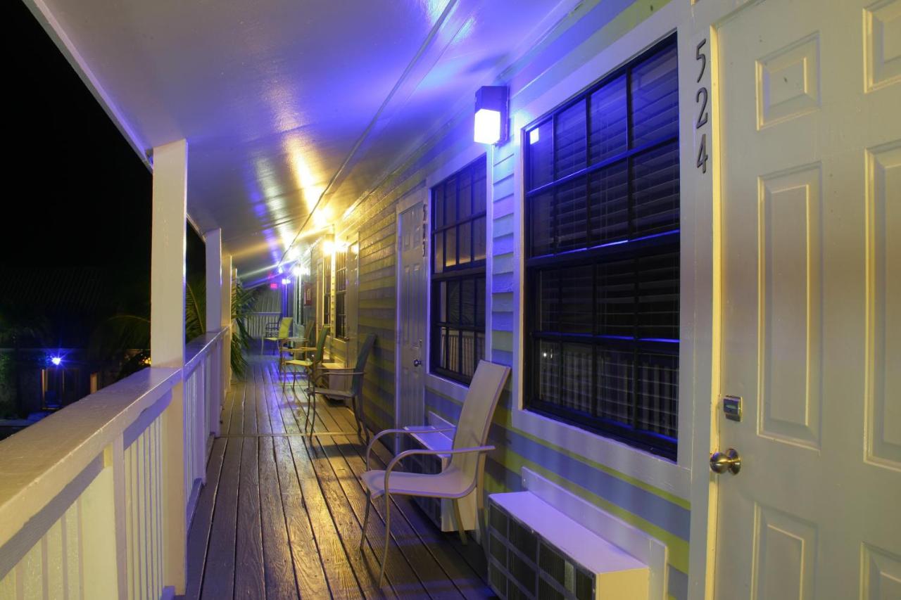 Queen Room with Courtyard View - Second Level at Ibis Bay Beach Resort