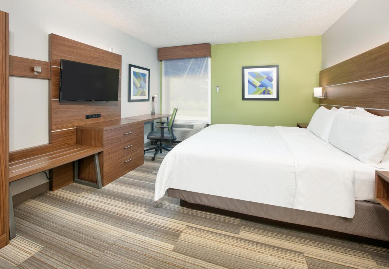 Queen Room with Wheelchair Access - Non-Smoking at Holiday Inn Express Hope by IHG