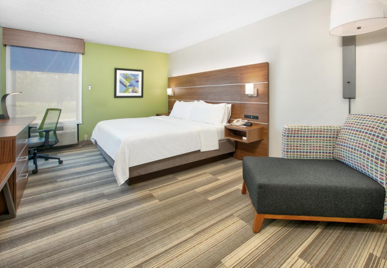 Queen Room with Wheelchair Access - Non-Smoking at Holiday Inn Express Hope by IHG