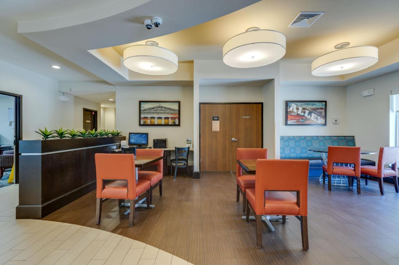 | Club - Hotel Nashville Inn & Suites