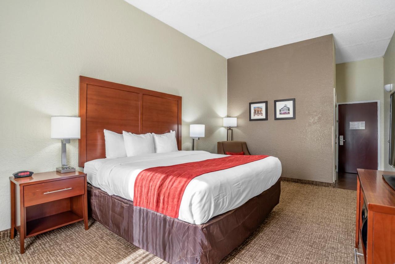 King Room - Accessible/Non-Smoking at Comfort Inn & Suites Marianna I-10