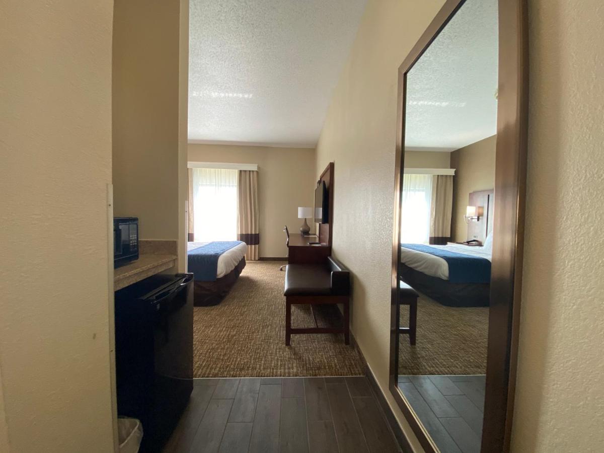 | Comfort Inn East Windsor - Springfield