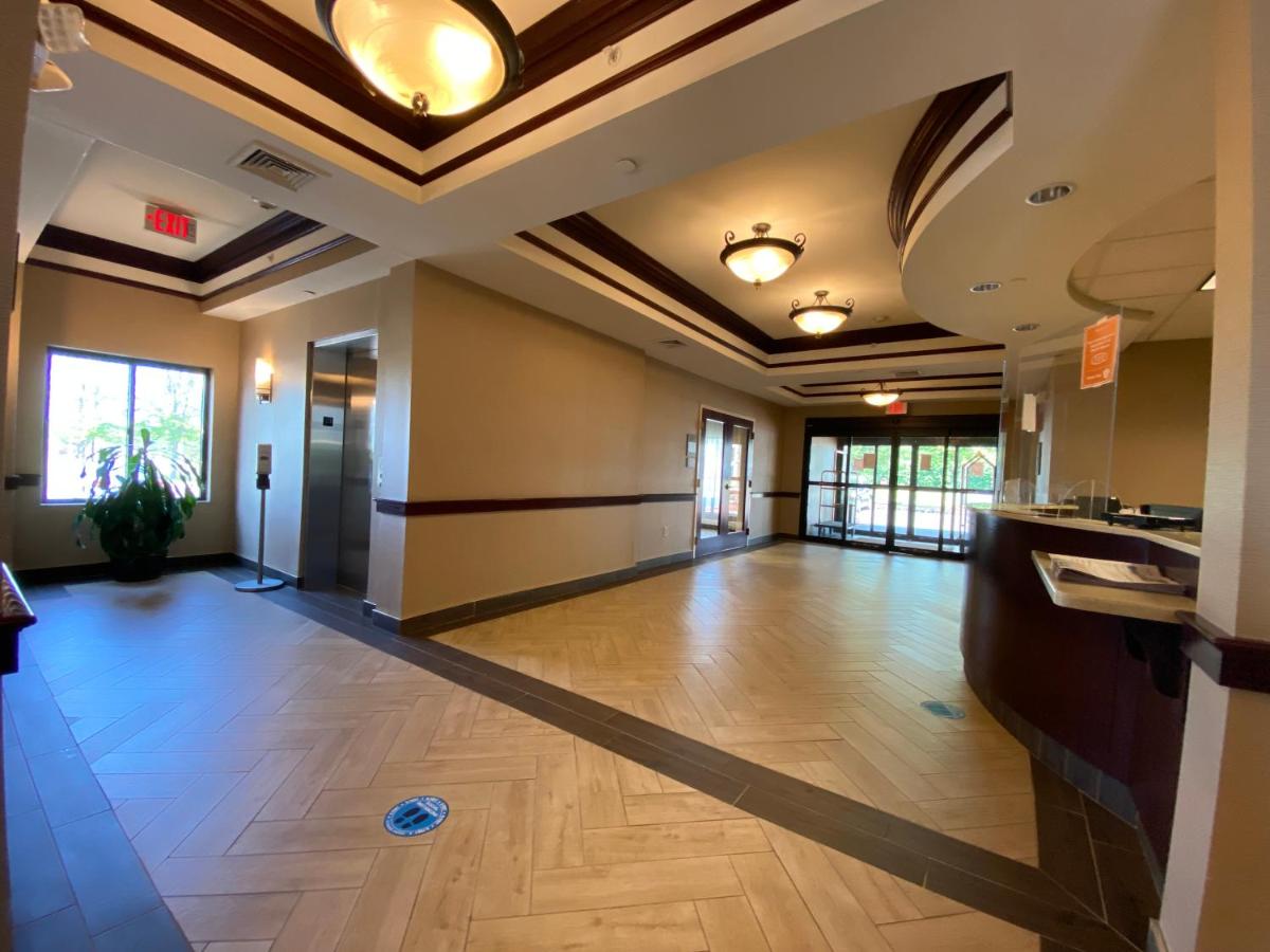 | Comfort Inn East Windsor - Springfield
