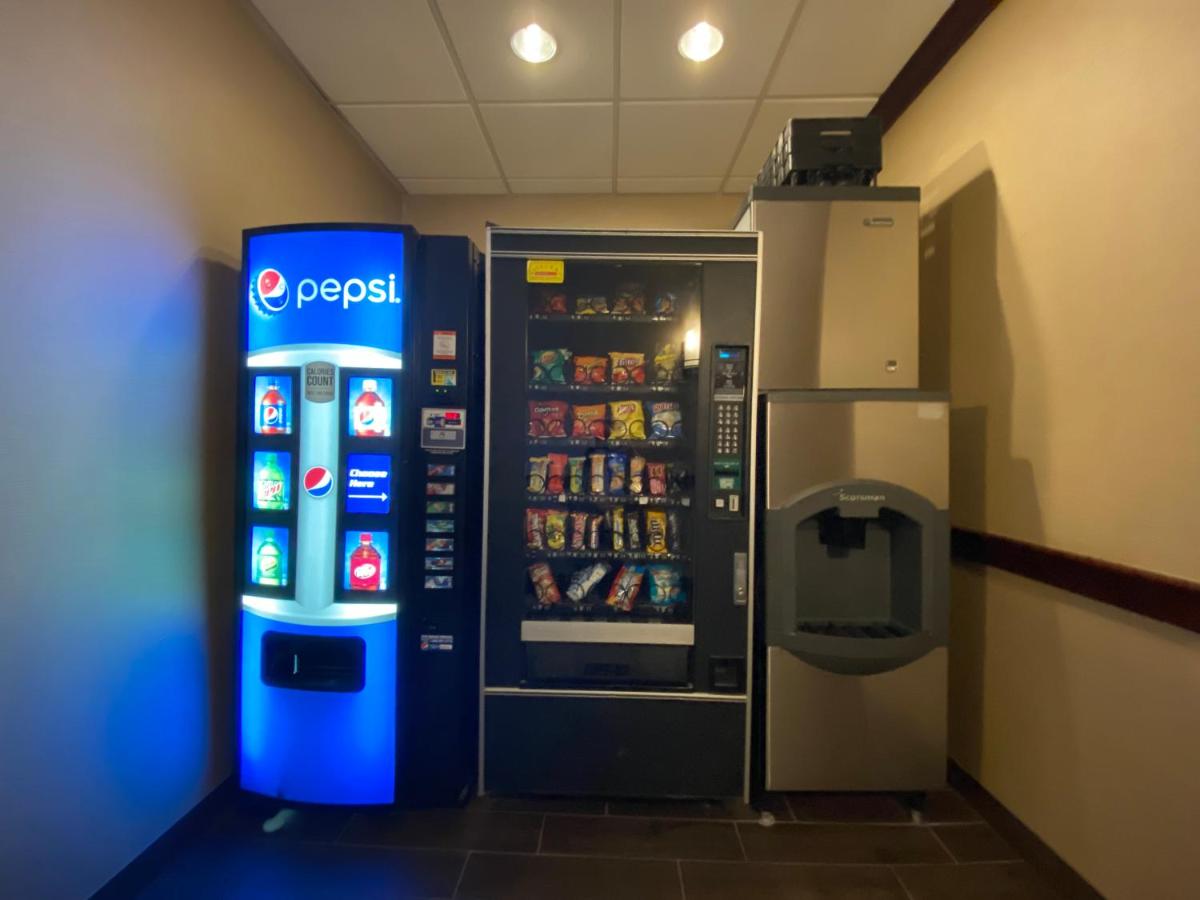 | Comfort Inn East Windsor - Springfield