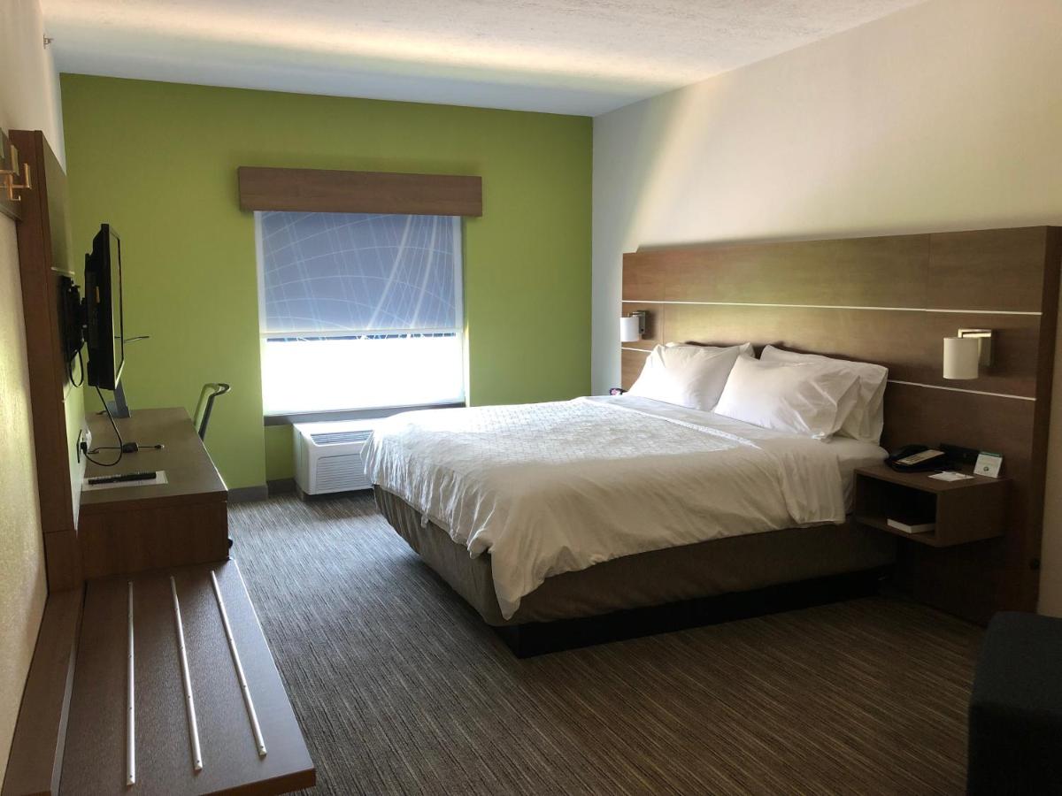 Room Selected at Check-In at Holiday Inn Express & Suites Franklin KY by IHG