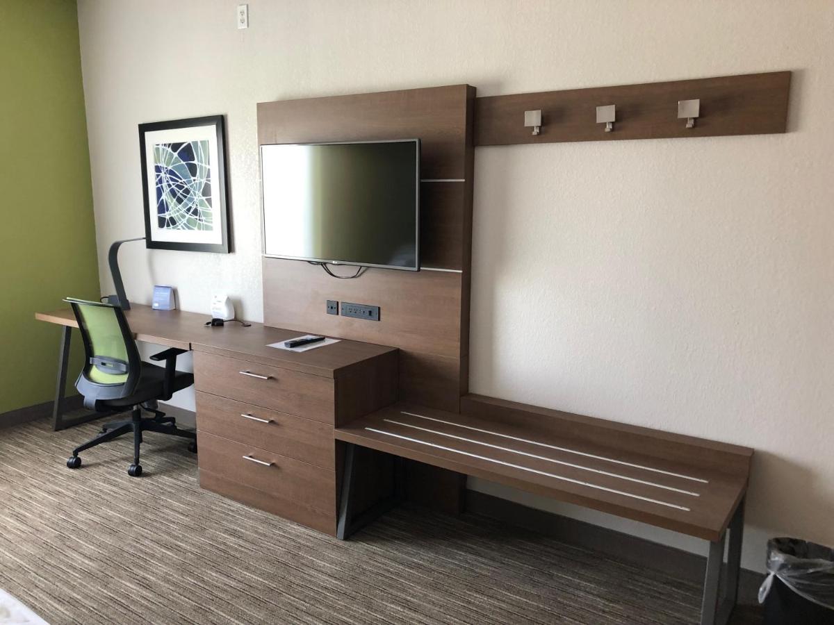 Queen Suite with Sofa Bed at Holiday Inn Express & Suites Franklin KY by IHG
