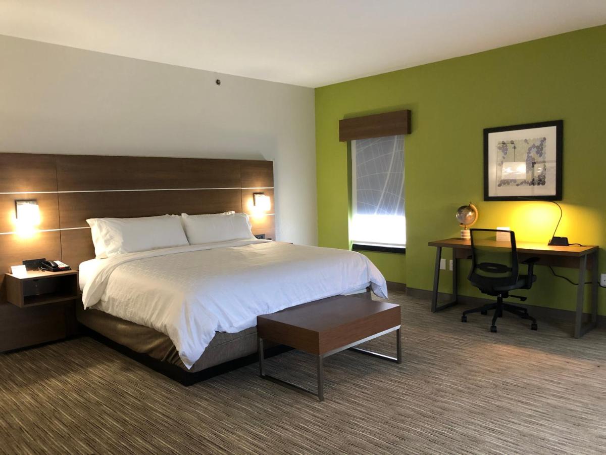 Executive Suite - Non-Smoking at Holiday Inn Express & Suites Franklin KY by IHG