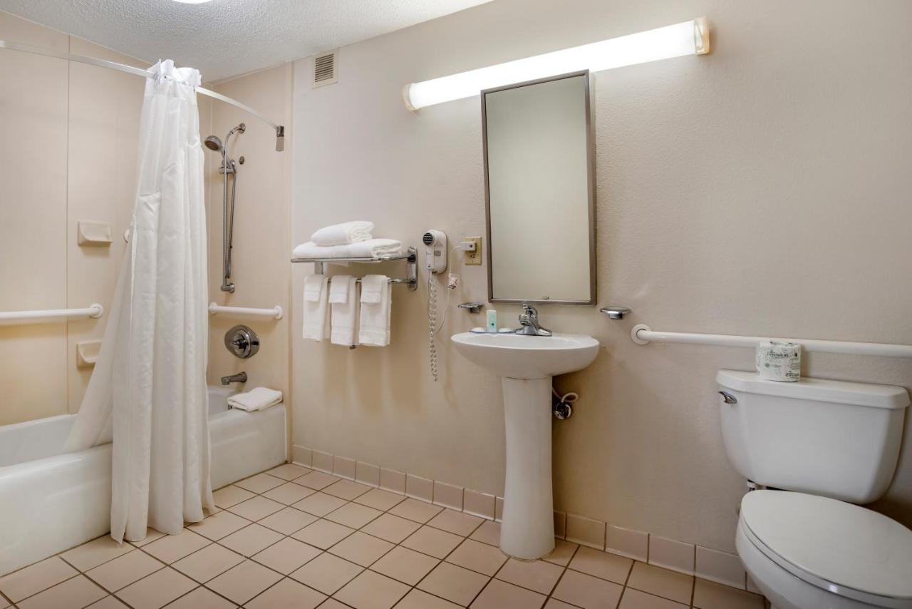 King Room - Accessible/Non-Smoking at Quality Inn Baton Rouge East I-12