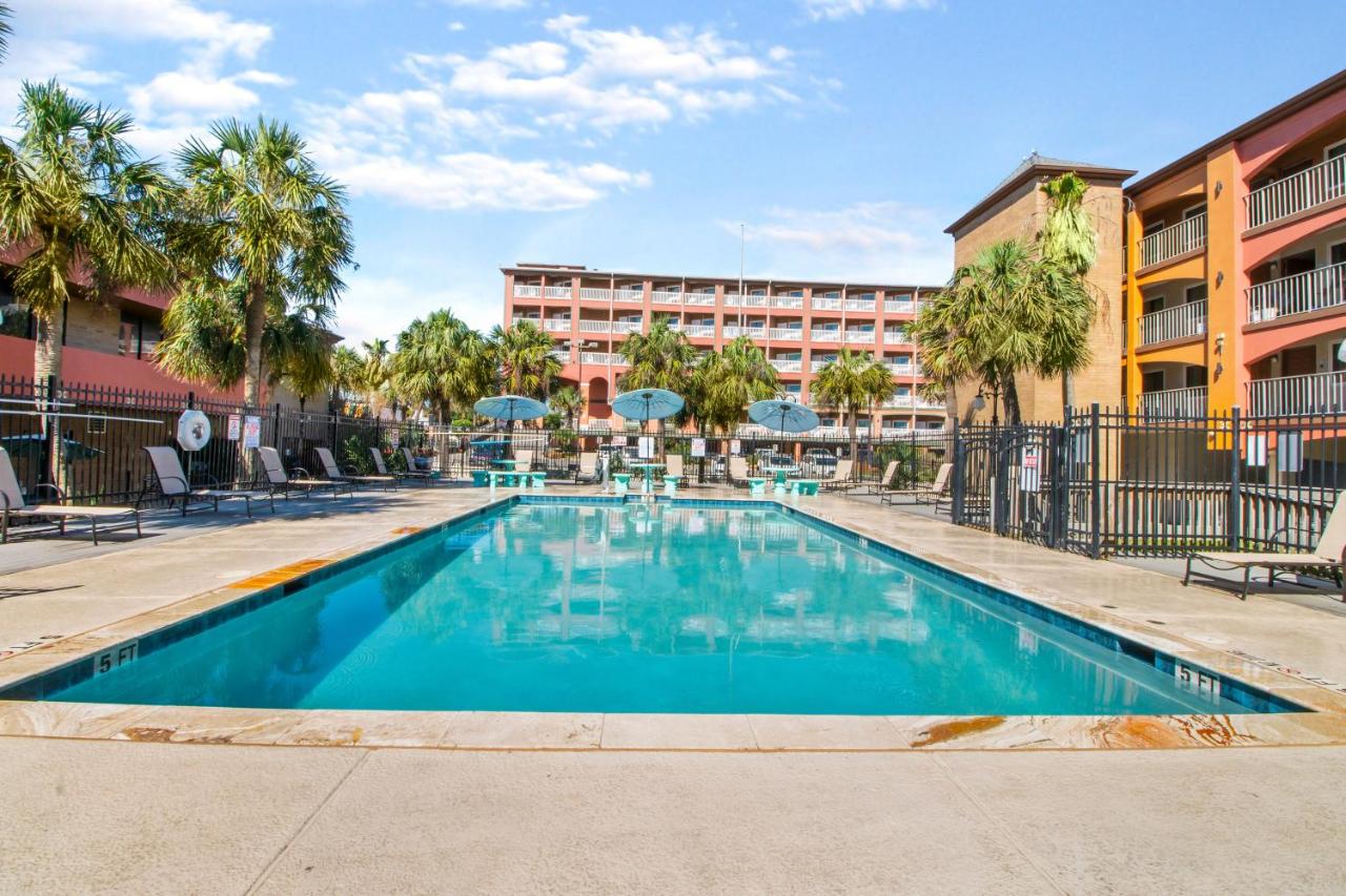  | Beachfront Palms Hotel