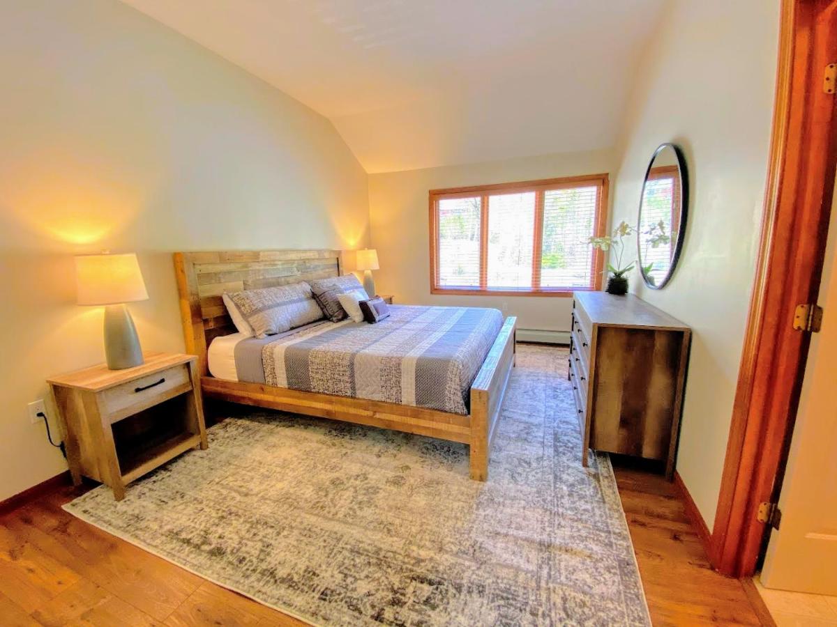 | W7 Fully Renovated Townhouse in Bretton Woods with fantastic ski slope views, fast WiFi