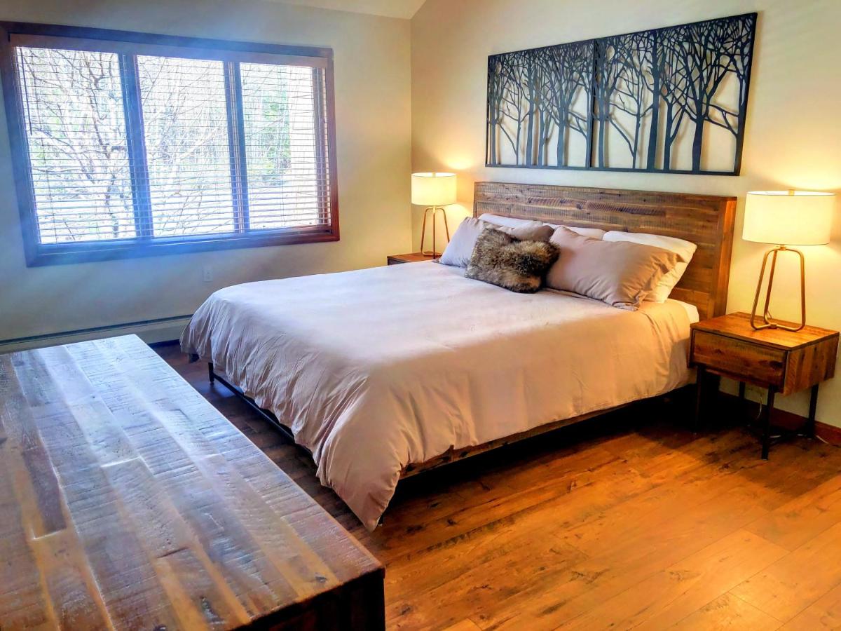 | W7 Fully Renovated Townhouse in Bretton Woods with fantastic ski slope views, fast WiFi