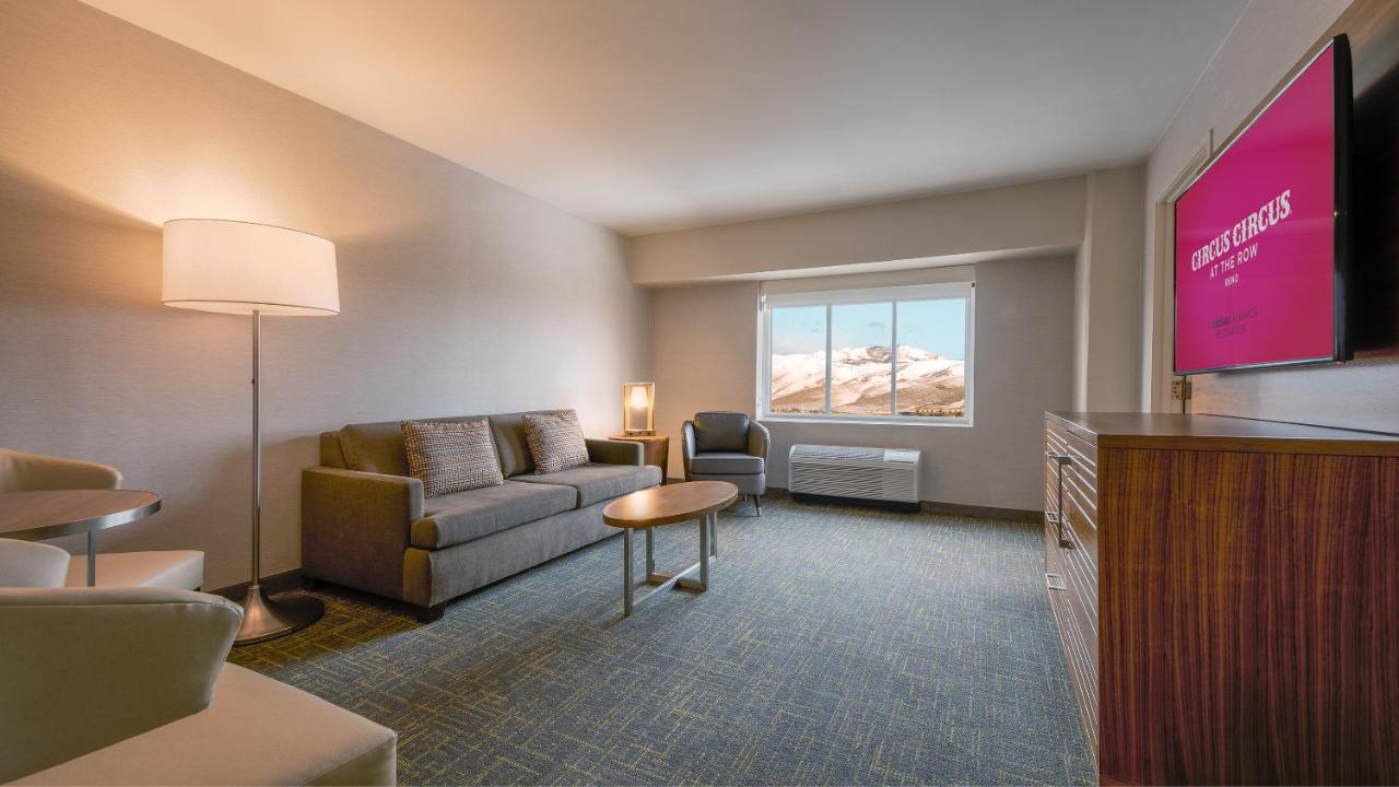 Mini Suite High Floor 1 King Non-Smoking at Circus Circus Reno – A Caesars Rewards Destination