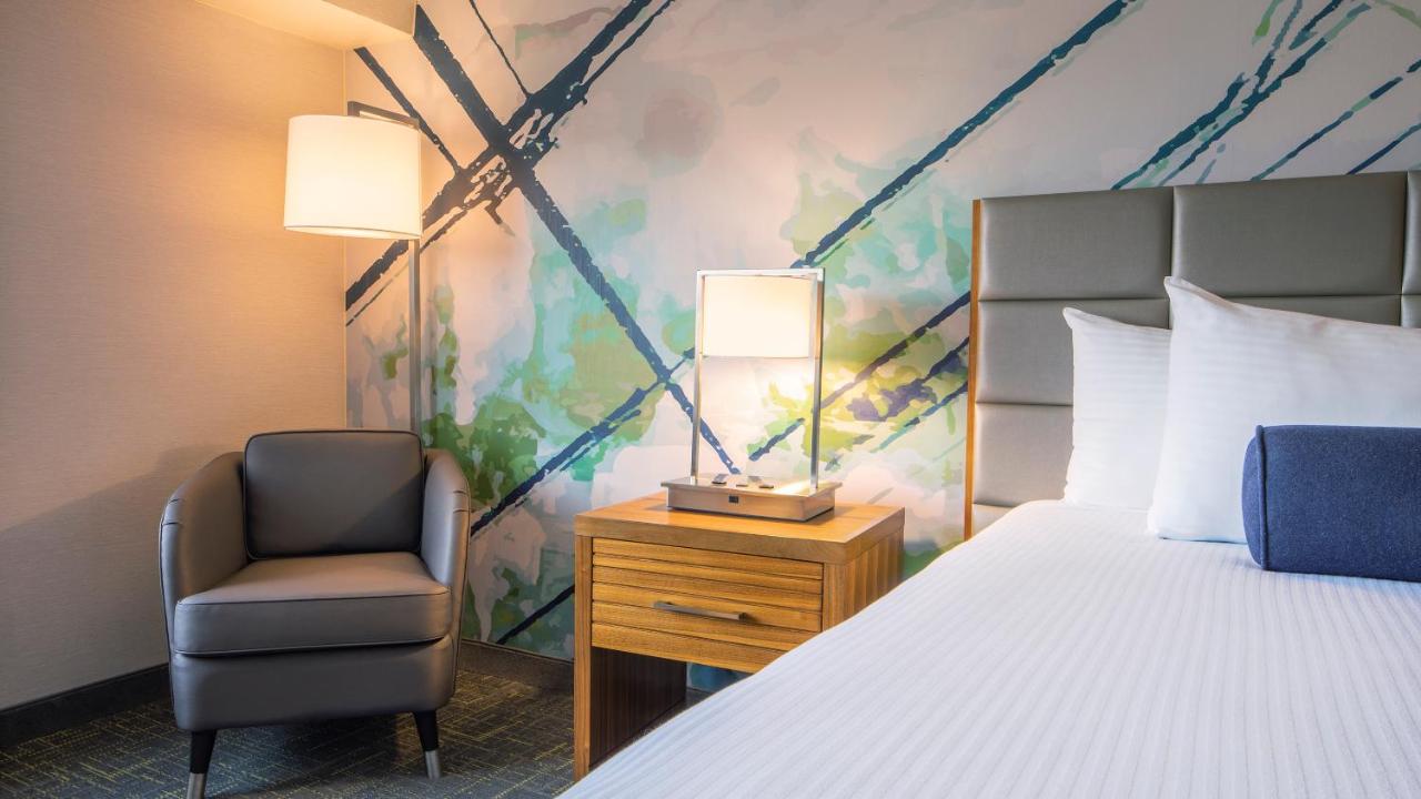 Sky Tower Deluxe Room 1 King Non-Smoking at Circus Circus Reno – A Caesars Rewards Destination