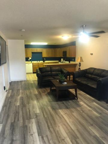 Premier Queen Suite - Non-Smoking at THE BRANSINN Entertainment District